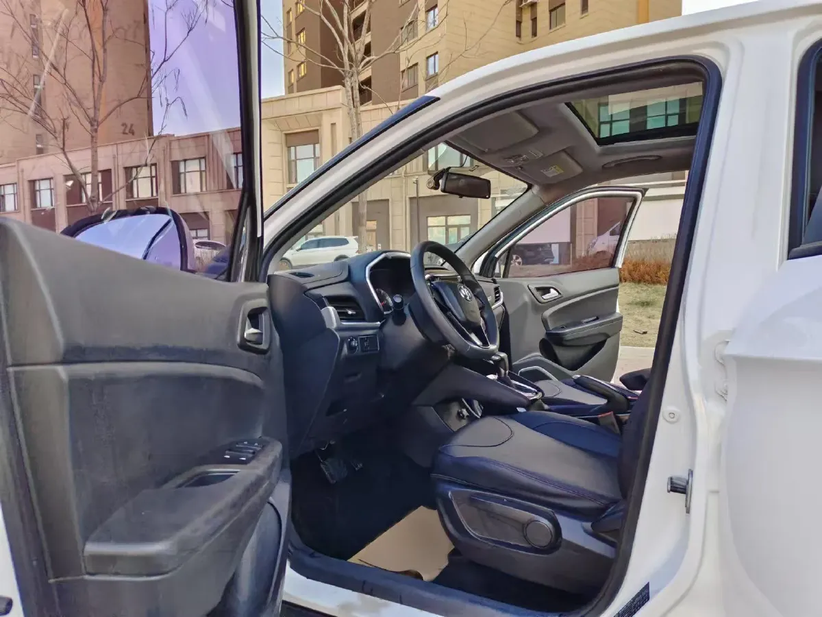 2017 Brilliance Auto V3 1.5L 112HP L4 5AT,autocango,china used car exporter,china ev exporter,chinese used car exporter,chinese used ev exporter