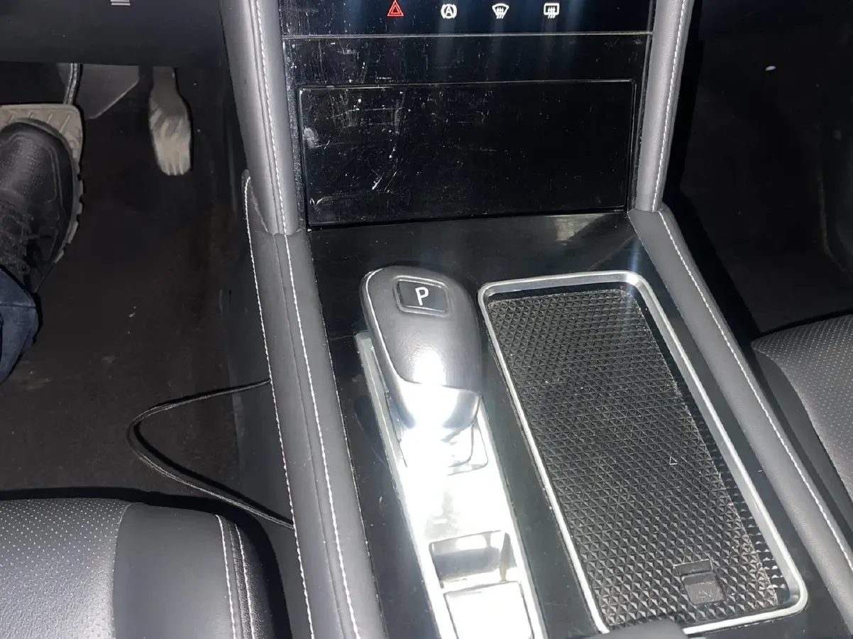 2020 Venucia Star 1.5T 190HP L4 7DCT,autocango,china used car exporter,china ev exporter,chinese used car exporter,chinese used ev exporter