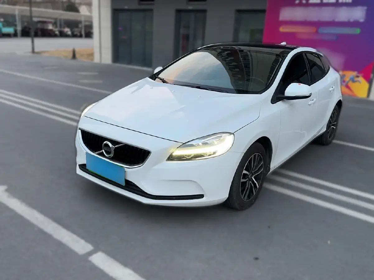 2018 Volvo V40 1.5T 152HP L4 6AT