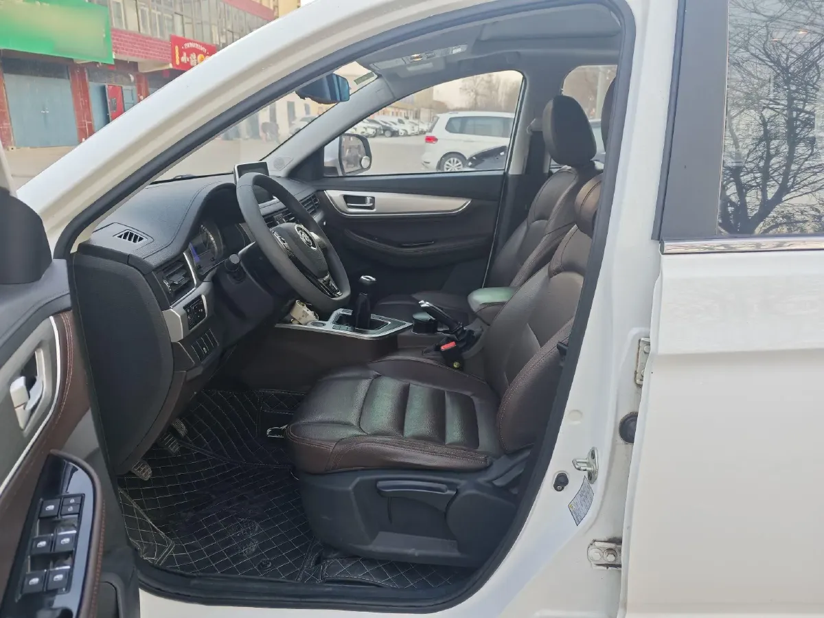 2017 DongFeng Forthing Joyear X5 1.6L 122HP L4 5MT,autocango,china used car exporter,china ev exporter,chinese used car exporter,chinese used ev exporter