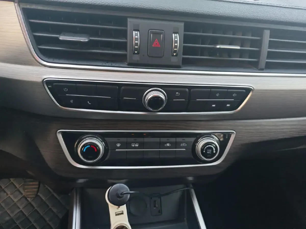 2017 DongFeng Forthing Joyear X5 1.6L 122HP L4 5MT,autocango,china used car exporter,china ev exporter,chinese used car exporter,chinese used ev exporter