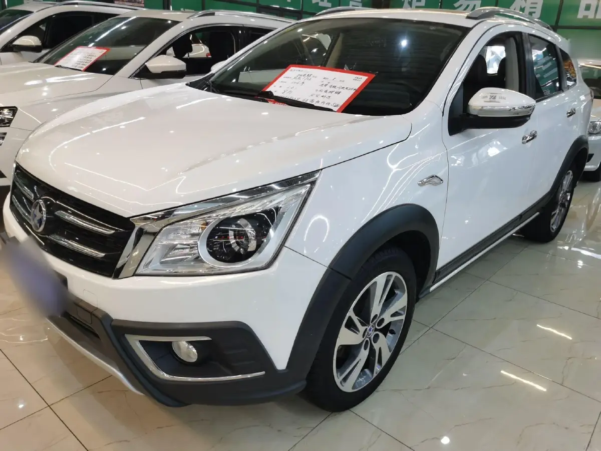 2015 Venucia T70X 2.0L 144HP L4 CVT