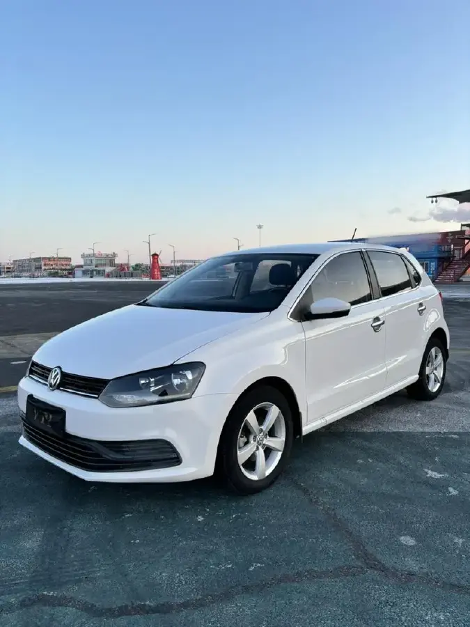 2016 Volkswagen Polo 1.4L 90HP L4 6AT