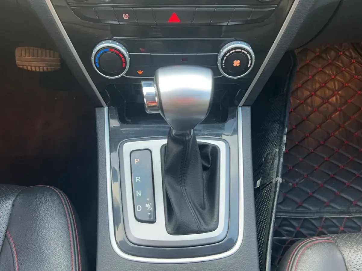 2017 Leopaard CS10 2.0T 177HP L4 6DCT,autocango,china used car exporter,china ev exporter,chinese used car exporter,chinese used ev exporter