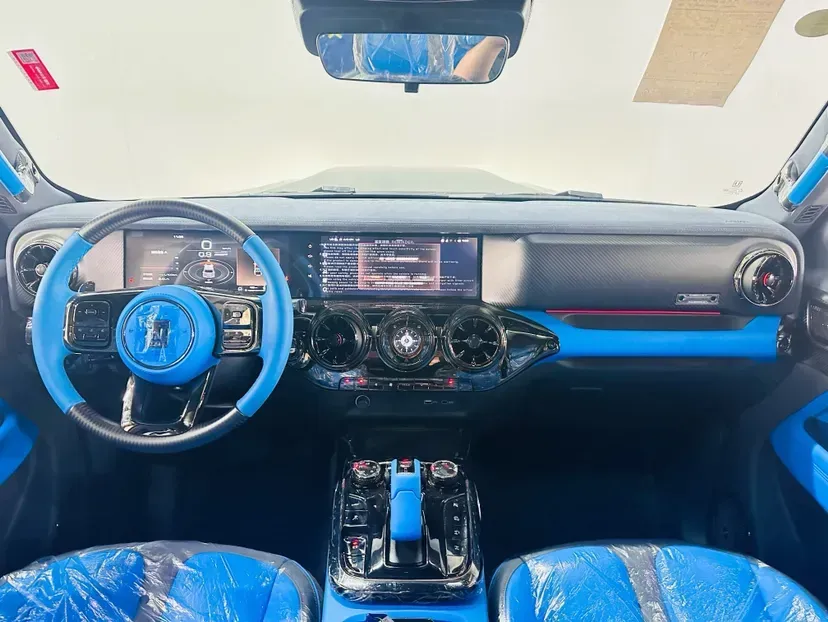 2023 Cyberspace 300 2.0T 227HP L4 8AT,autocango,china used car exporter,china ev exporter,chinese used car exporter,chinese used ev exporter