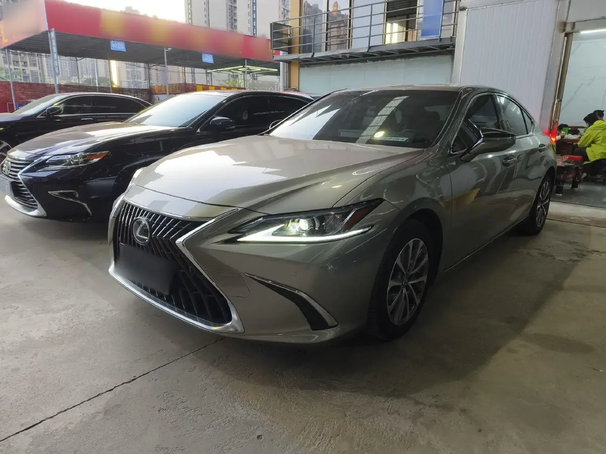 2023 Lexus ES 2.5L 204HP L4 8AT