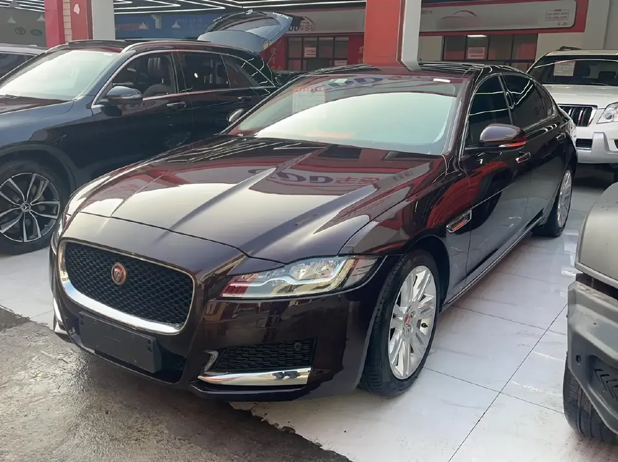 2018 Jaguar XFL 2.0T 250HP L4 8AT
