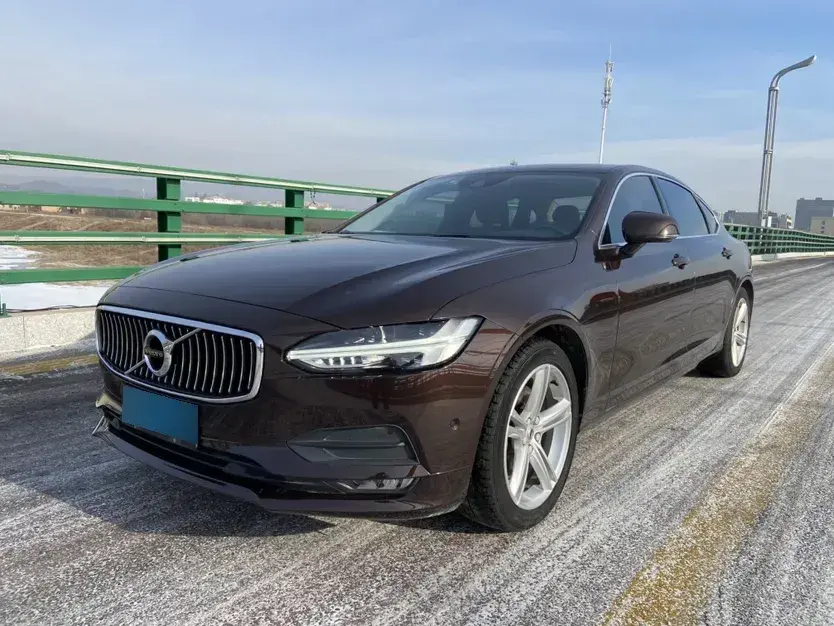 2018 Volvo S90 2.0T 190HP L4 8AT