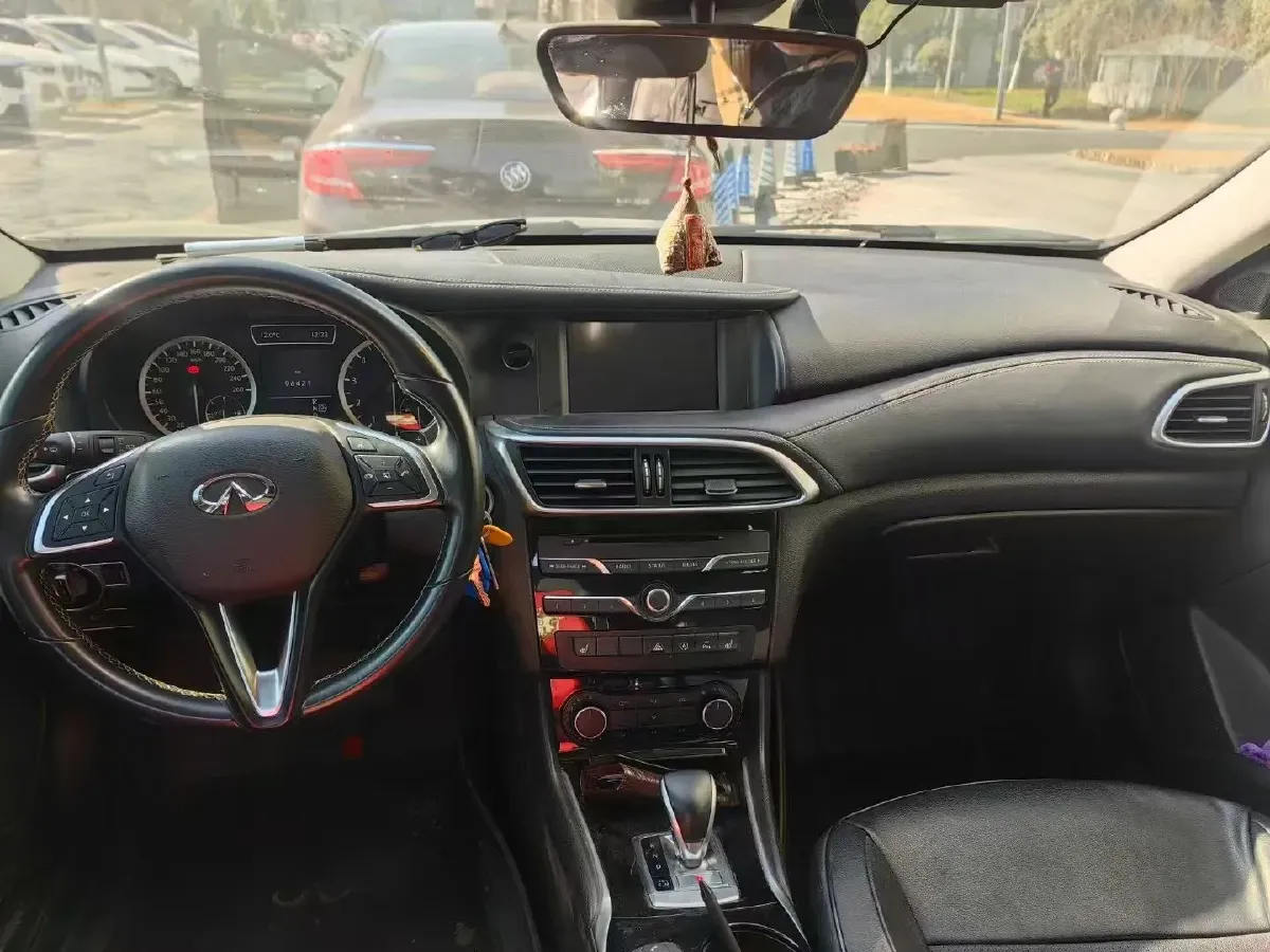 2017 Infiniti QX30 1.6T 156HP L4 7DCT,autocango,china used car exporter,china ev exporter,chinese used car exporter,chinese used ev exporter