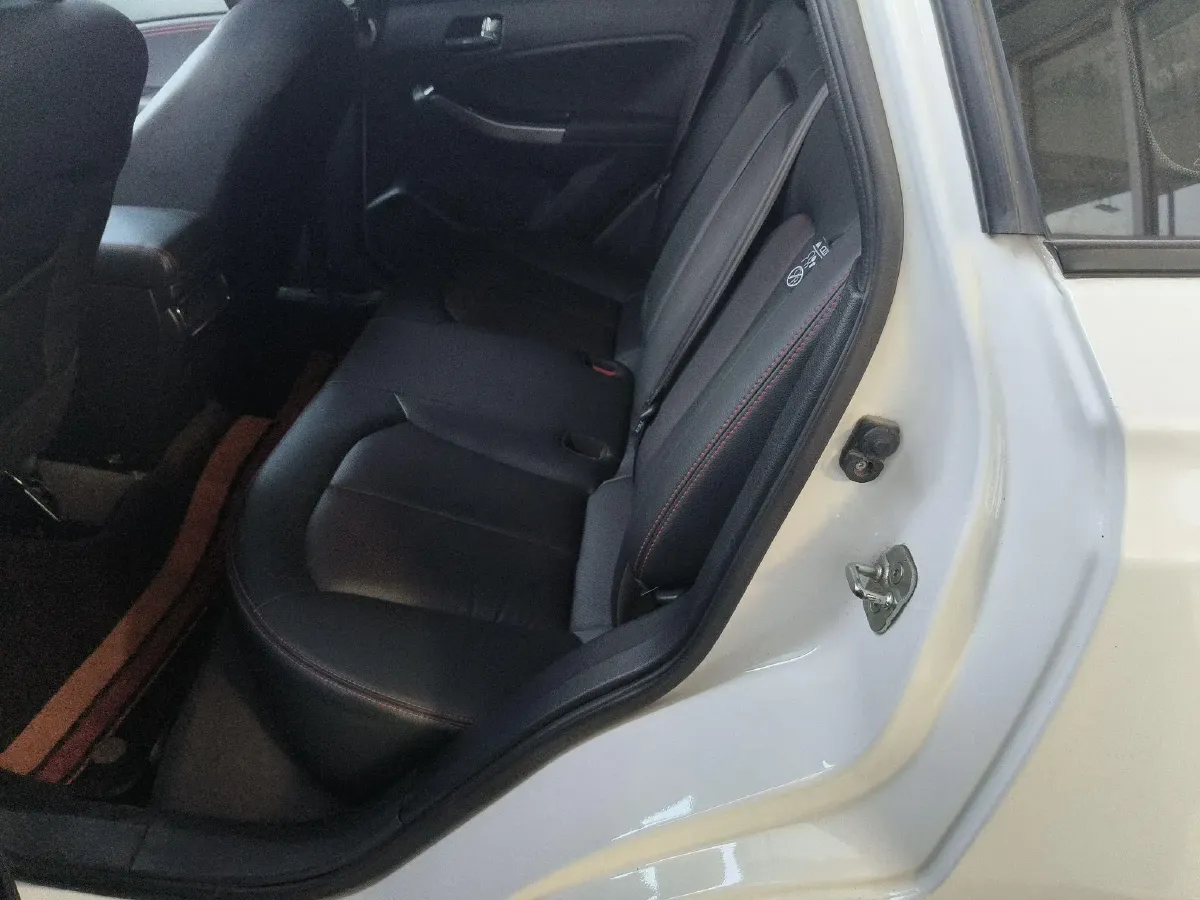 2018 Venucia T70 2.0L 144HP L4 CVT,autocango,china used car exporter,china ev exporter,chinese used car exporter,chinese used ev exporter