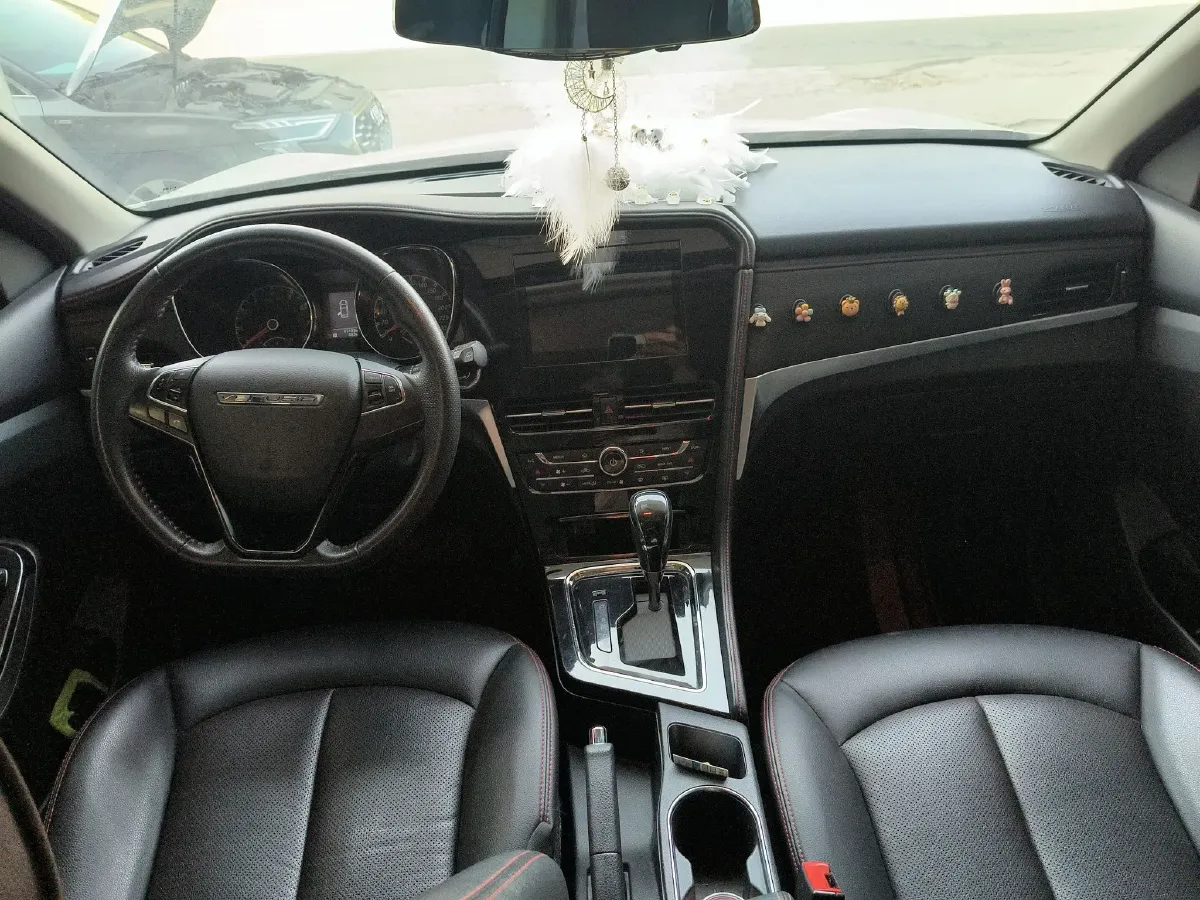 2018 Venucia T70 2.0L 144HP L4 CVT,autocango,china used car exporter,china ev exporter,chinese used car exporter,chinese used ev exporter