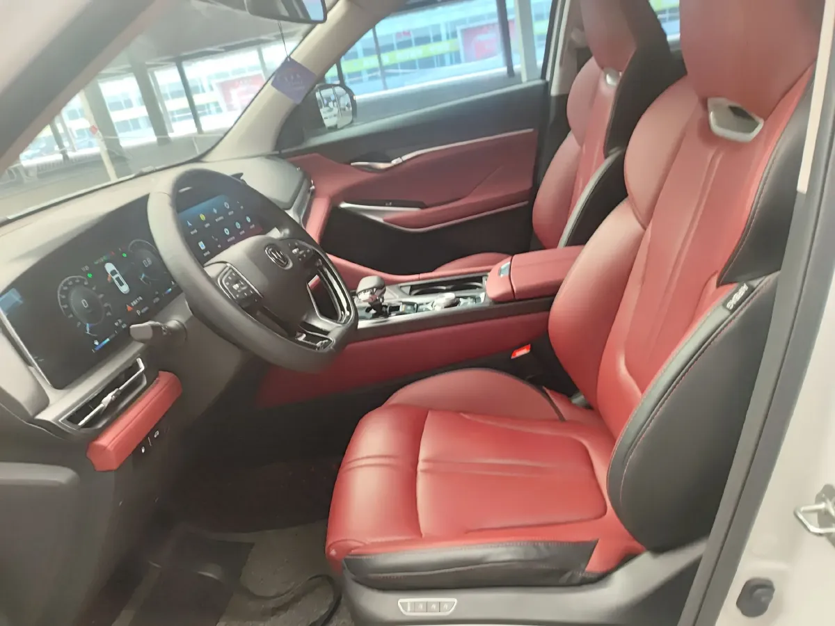 2020 ChangAn CS75 Plus 2.0T 233HP L4 8AT,autocango,china used car exporter,china ev exporter,chinese used car exporter,chinese used ev exporter