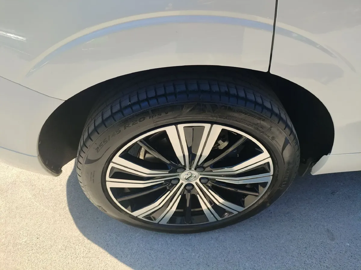 2022 Volvo XC60 PHEV 2.0T 303HP L4 8AT PHEV 11.6KWH,autocango,china used car exporter,china ev exporter,chinese used car exporter,chinese used ev exporter