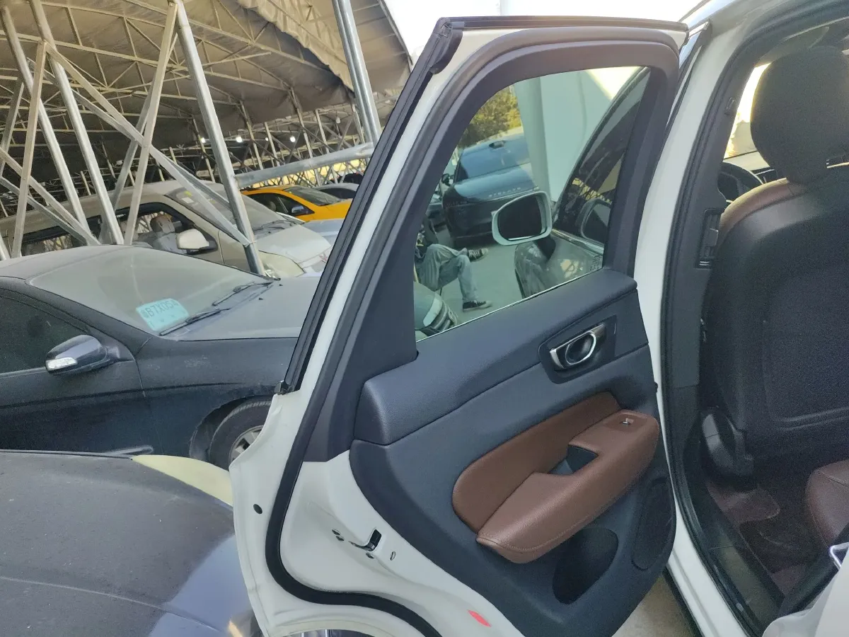 2022 Volvo XC60 PHEV 2.0T 303HP L4 8AT PHEV 11.6KWH,autocango,china used car exporter,china ev exporter,chinese used car exporter,chinese used ev exporter