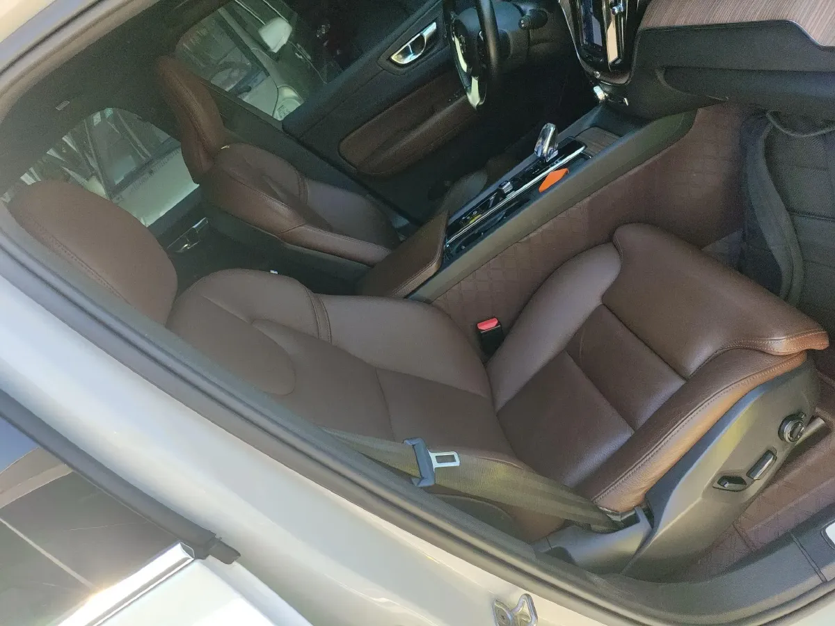 2022 Volvo XC60 PHEV 2.0T 303HP L4 8AT PHEV 11.6KWH,autocango,china used car exporter,china ev exporter,chinese used car exporter,chinese used ev exporter