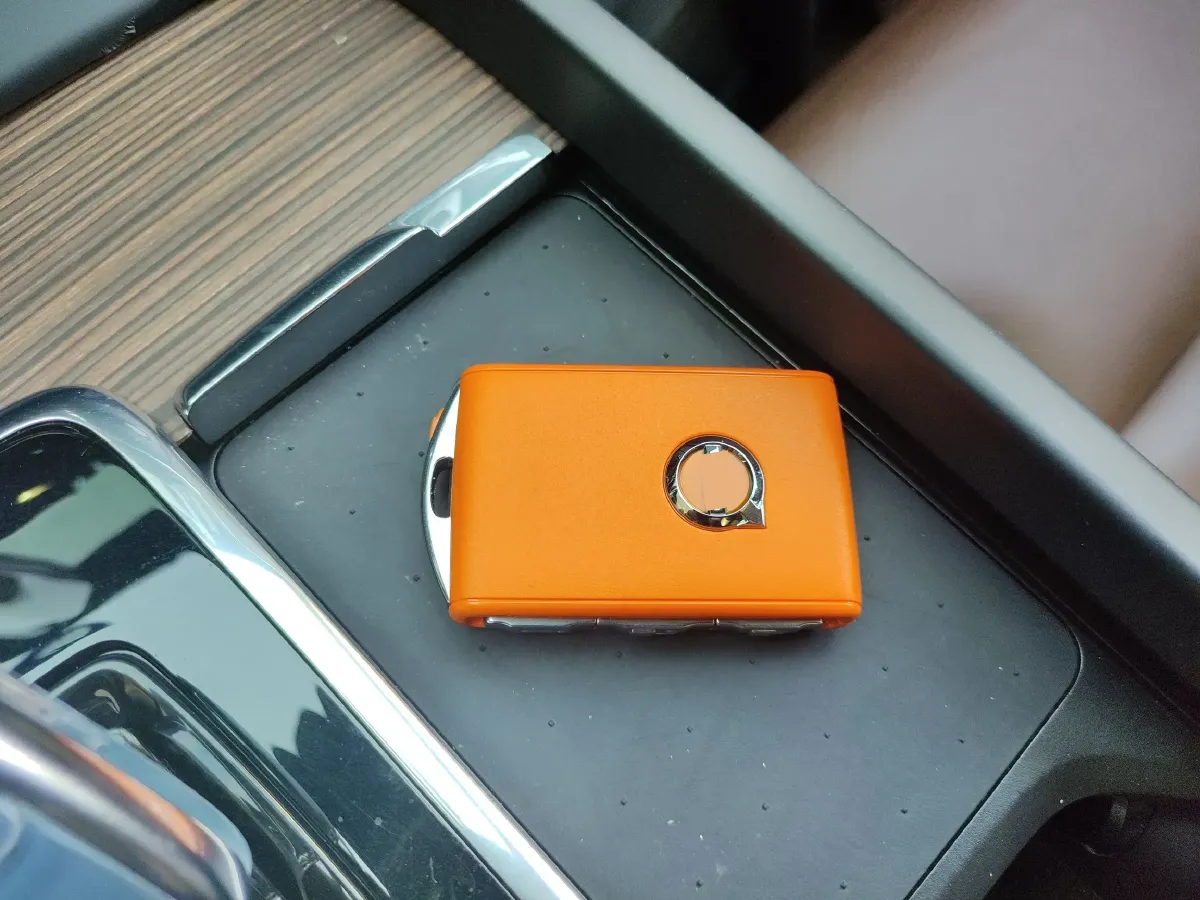 2022 Volvo XC60 PHEV 2.0T 303HP L4 8AT PHEV 11.6KWH,autocango,china used car exporter,china ev exporter,chinese used car exporter,chinese used ev exporter