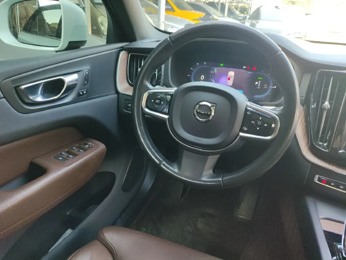 2022 Volvo XC60 PHEV 2.0T 303HP L4 8AT PHEV 11.6KWH,autocango,china used car exporter,china ev exporter,chinese used car exporter,chinese used ev exporter