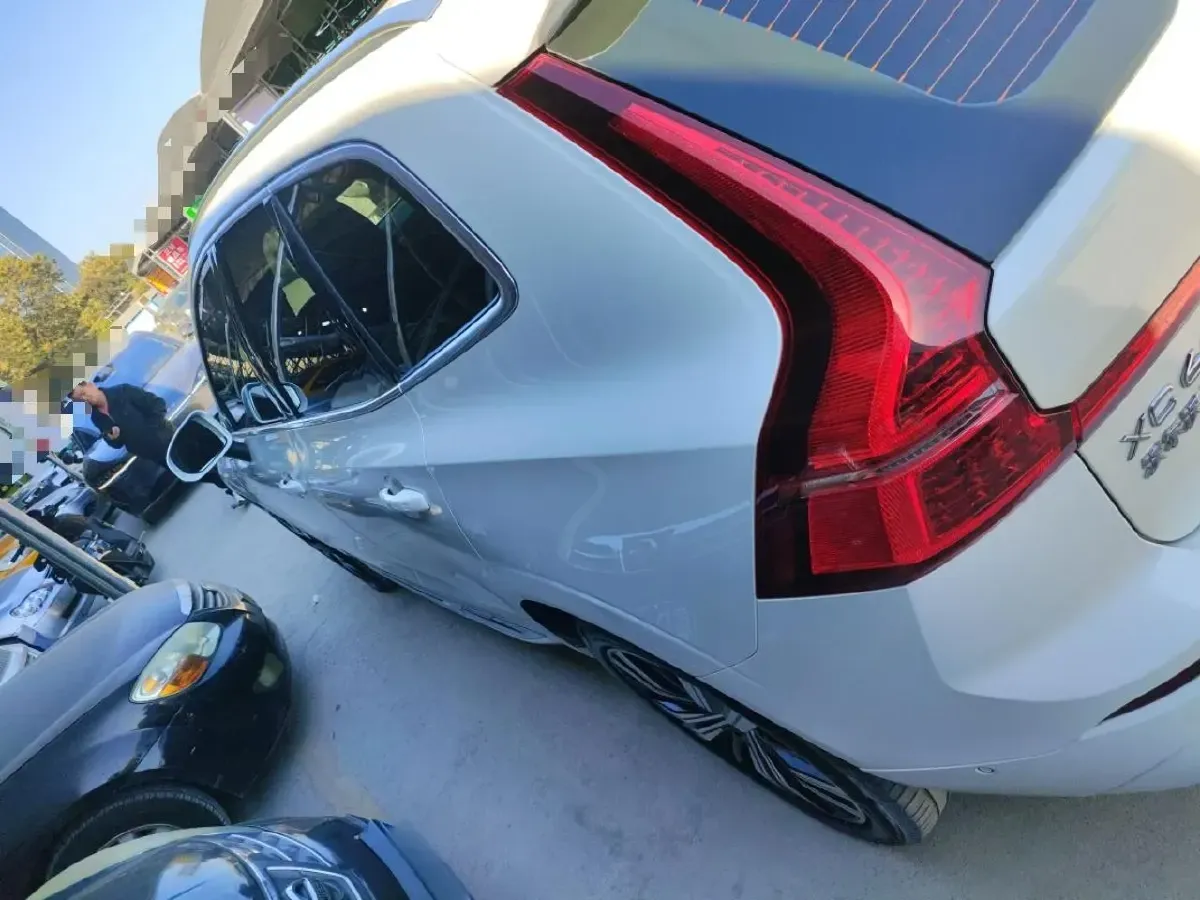 2022 Volvo XC60 PHEV 2.0T 303HP L4 8AT PHEV 11.6KWH,autocango,china used car exporter,china ev exporter,chinese used car exporter,chinese used ev exporter