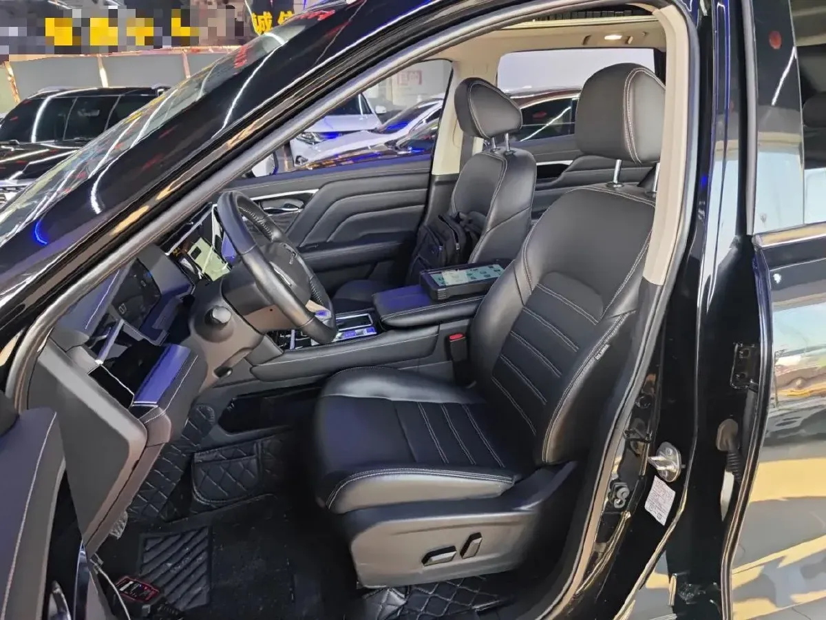 2020 Venucia Star 1.5T 190HP L4 7DCT,autocango,china used car exporter,china ev exporter,chinese used car exporter,chinese used ev exporter