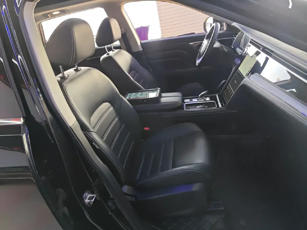 2020 Venucia Star 1.5T 190HP L4 7DCT,autocango,china used car exporter,china ev exporter,chinese used car exporter,chinese used ev exporter