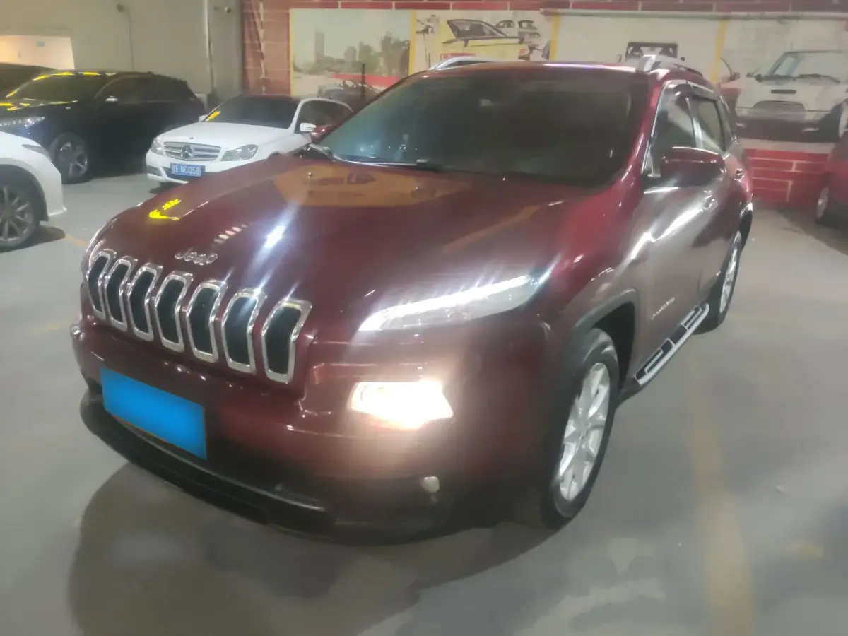 2016 Jeep Cherokee 2.4L 175HP L4 9AT