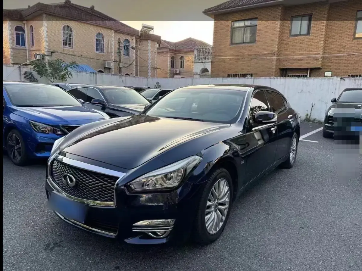 2015 Infiniti Q70 2.5L 222HP V6 7AT