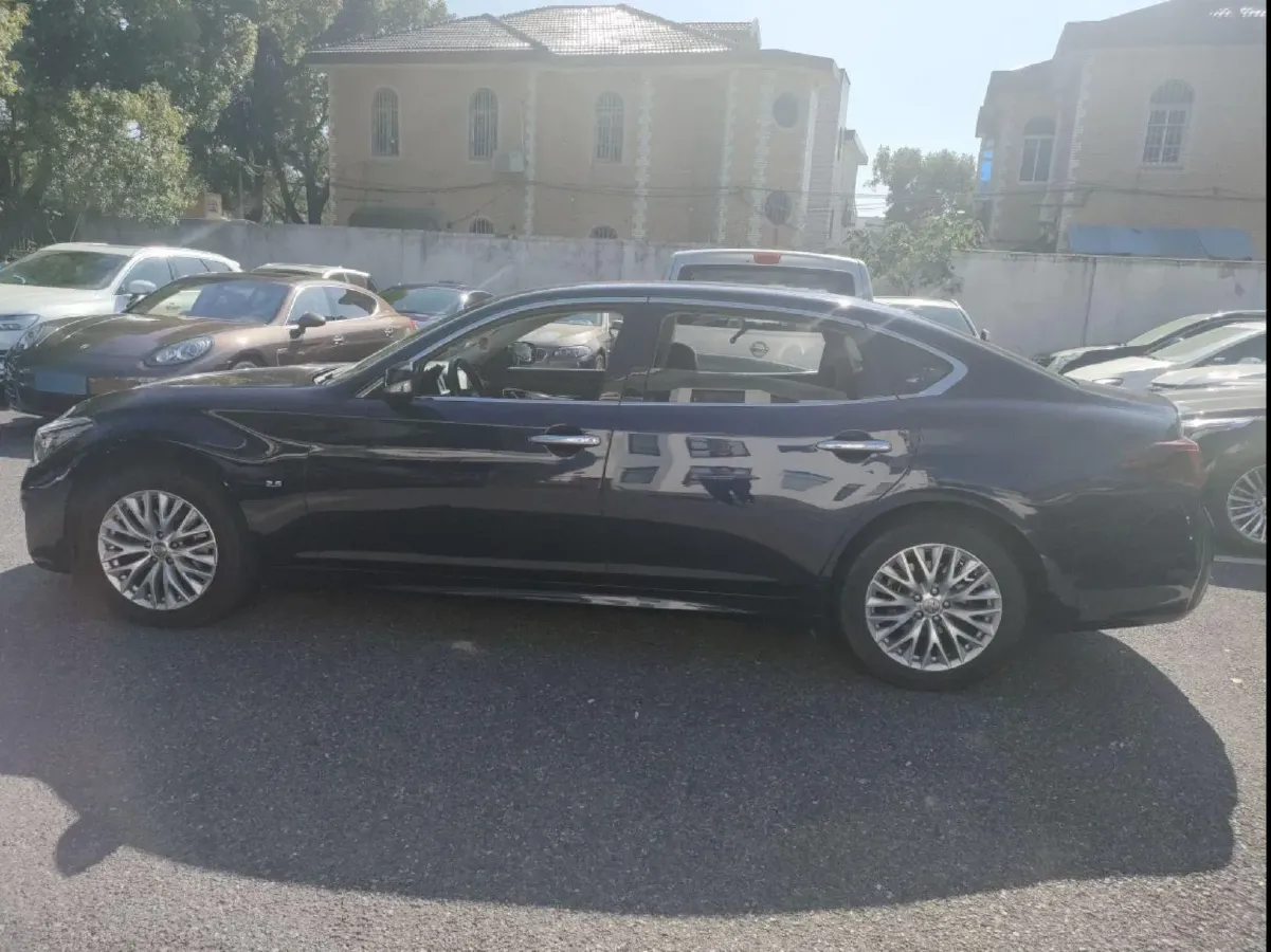 2015 Infiniti Q70 2.5L 222HP V6 7AT,autocango,china used car exporter,china ev exporter,chinese used car exporter,chinese used ev exporter