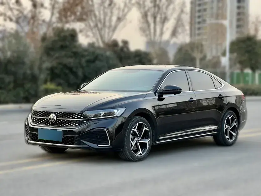 2024 Volkswagen Passat 2.0T 220HP L4 7DCT