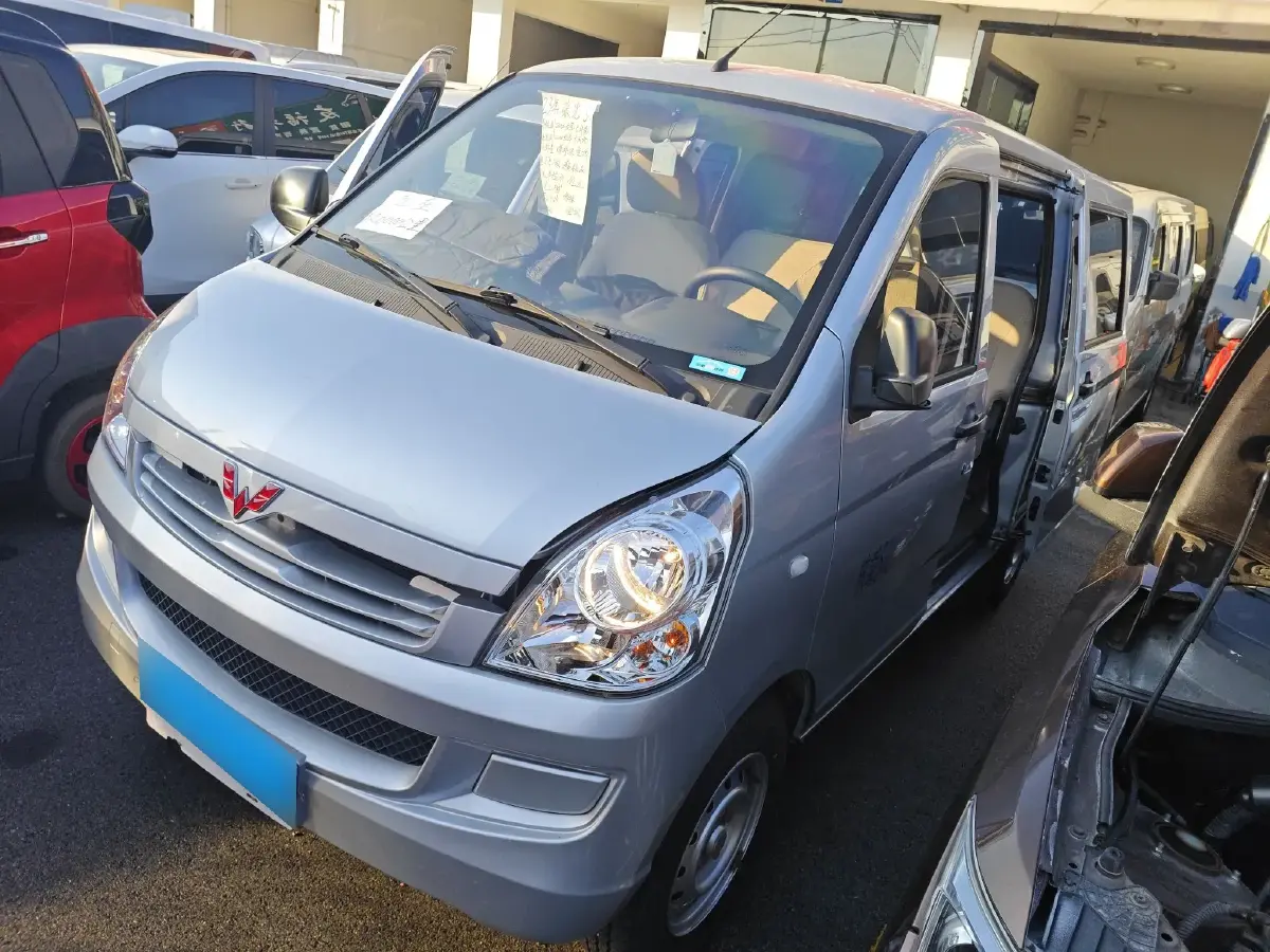 2023 WuLing RongGuang S 1.5L 102HP L4 5MT