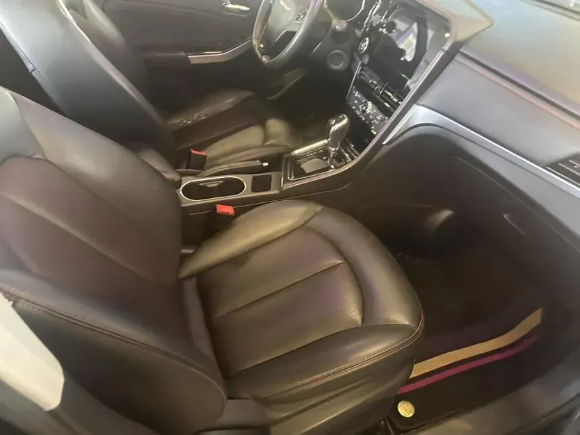 2018 Venucia T70 2.0L 144HP L4 CVT,autocango,china used car exporter,china ev exporter,chinese used car exporter,chinese used ev exporter