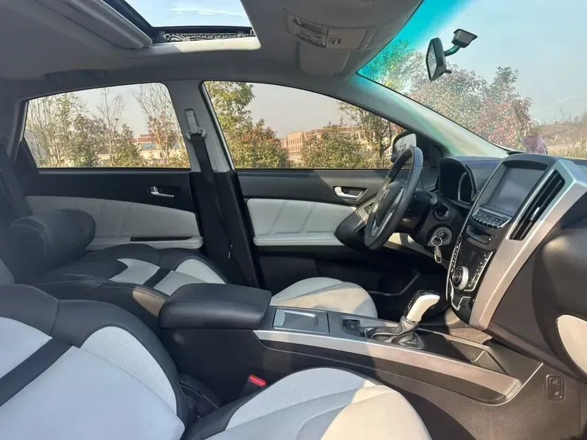 2014 Luxgen 6 SUV 1.8T 158HP L4 5AT,autocango,china used car exporter,china ev exporter,chinese used car exporter,chinese used ev exporter