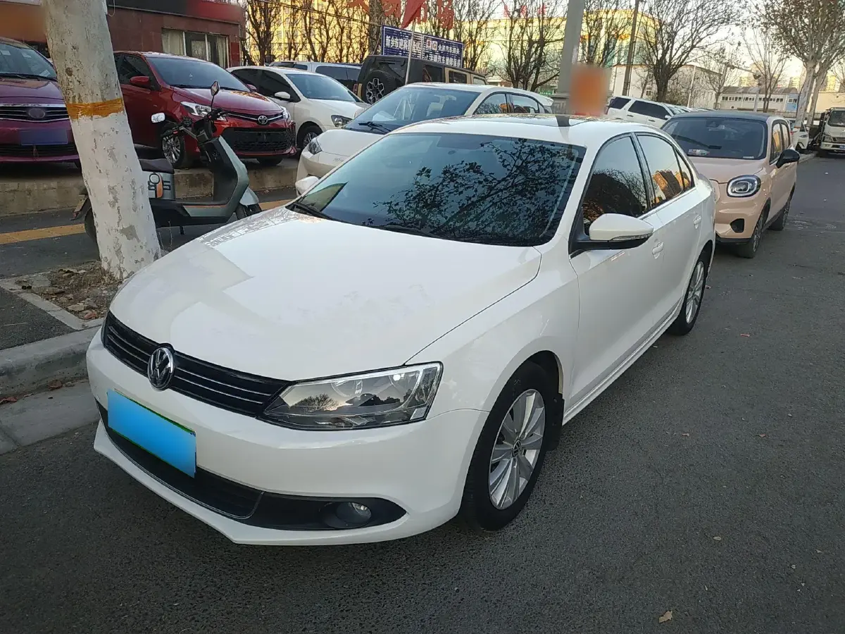 2014 Volkswagen Sagitar 1.6L 105HP L4 5MT