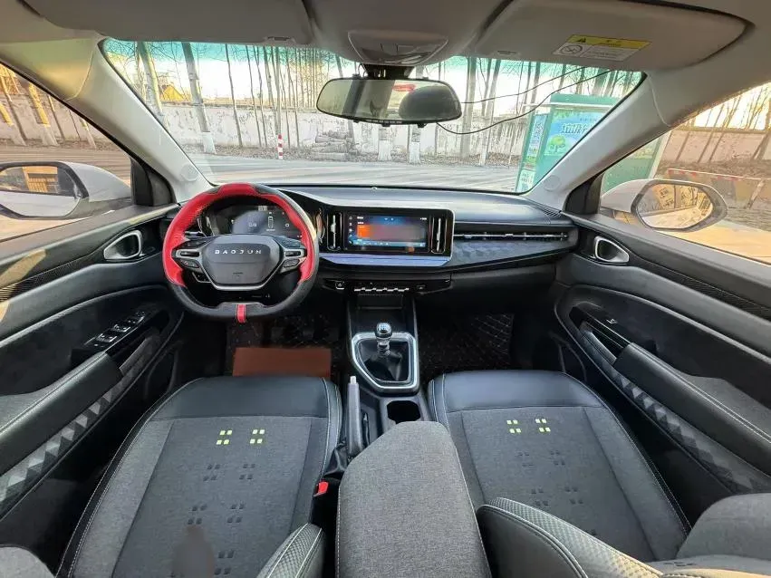 2019 BaoJun RM-5 1.5T 147HP L4 6MT,autocango,china used car exporter,china ev exporter,chinese used car exporter,chinese used ev exporter