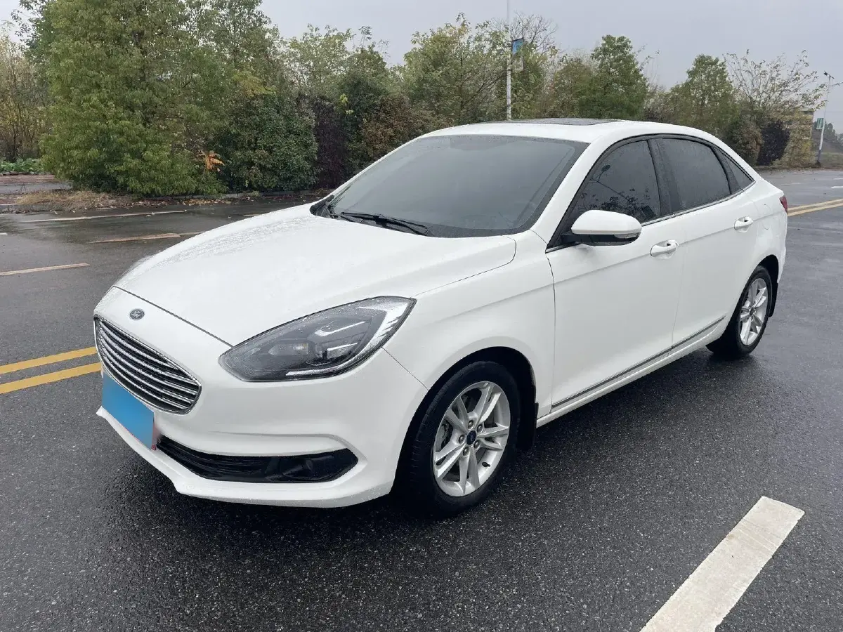 2019 Ford Escort 1.5L 122HP L3 6AT