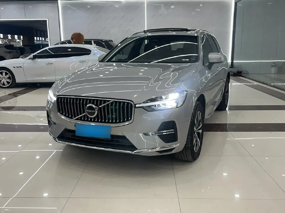 2024 Volvo XC60 2.0T 250HP L4 8AT