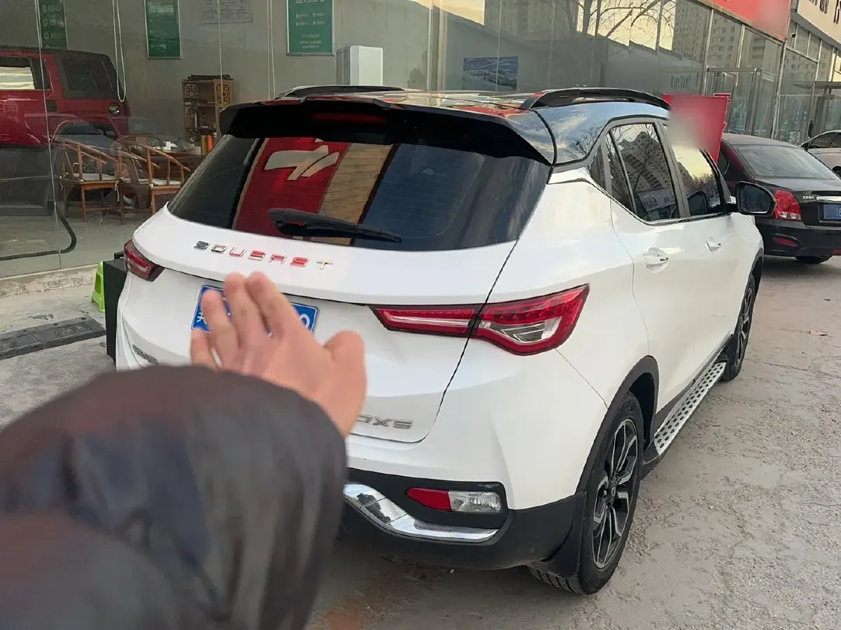 2021 Soueast DX5 1.5L 120HP L4 5MT,autocango,china used car exporter,china ev exporter,chinese used car exporter,chinese used ev exporter