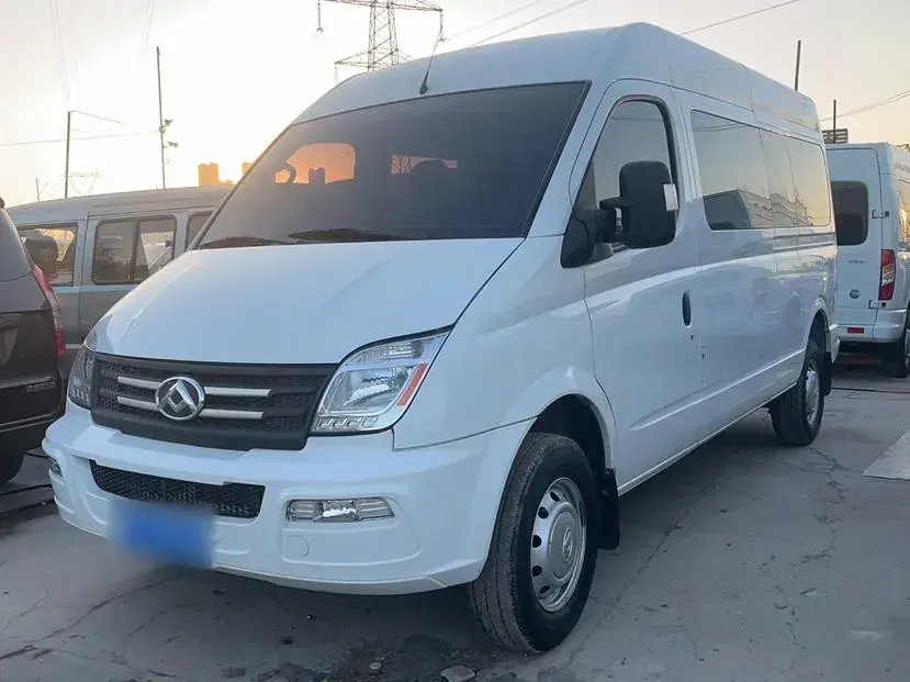 2023 MAXUS XinTu V80 2.0T 127HP L4 6MT