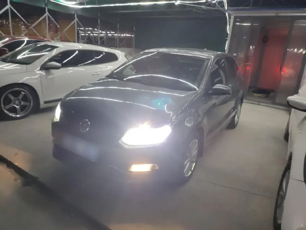 2014 Volkswagen Polo 1.6L 110HP L4 6AT