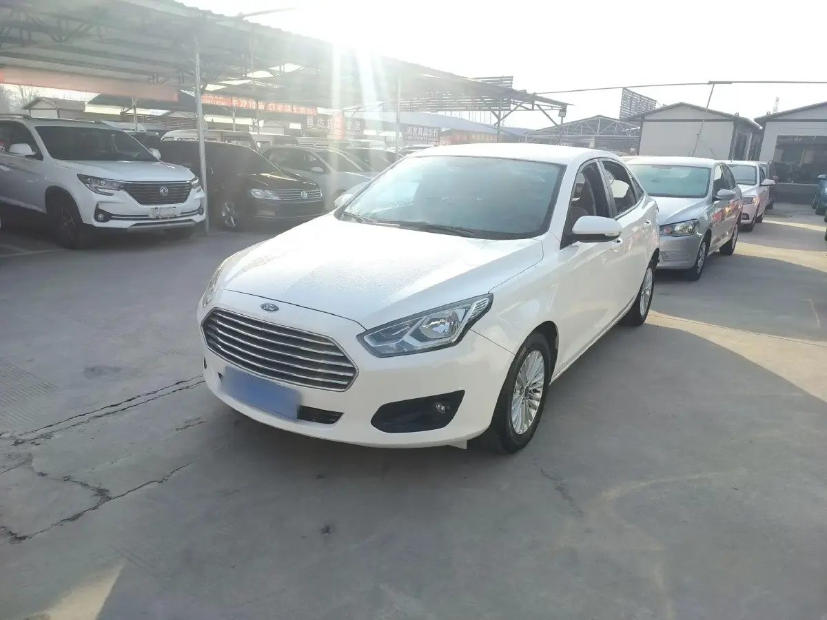 2015 Ford Escort 1.5L 113HP L4 5MT