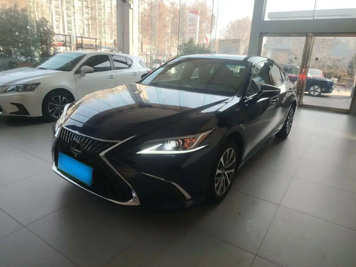 2022 Lexus ES 2.0L 173HP L4 CVT