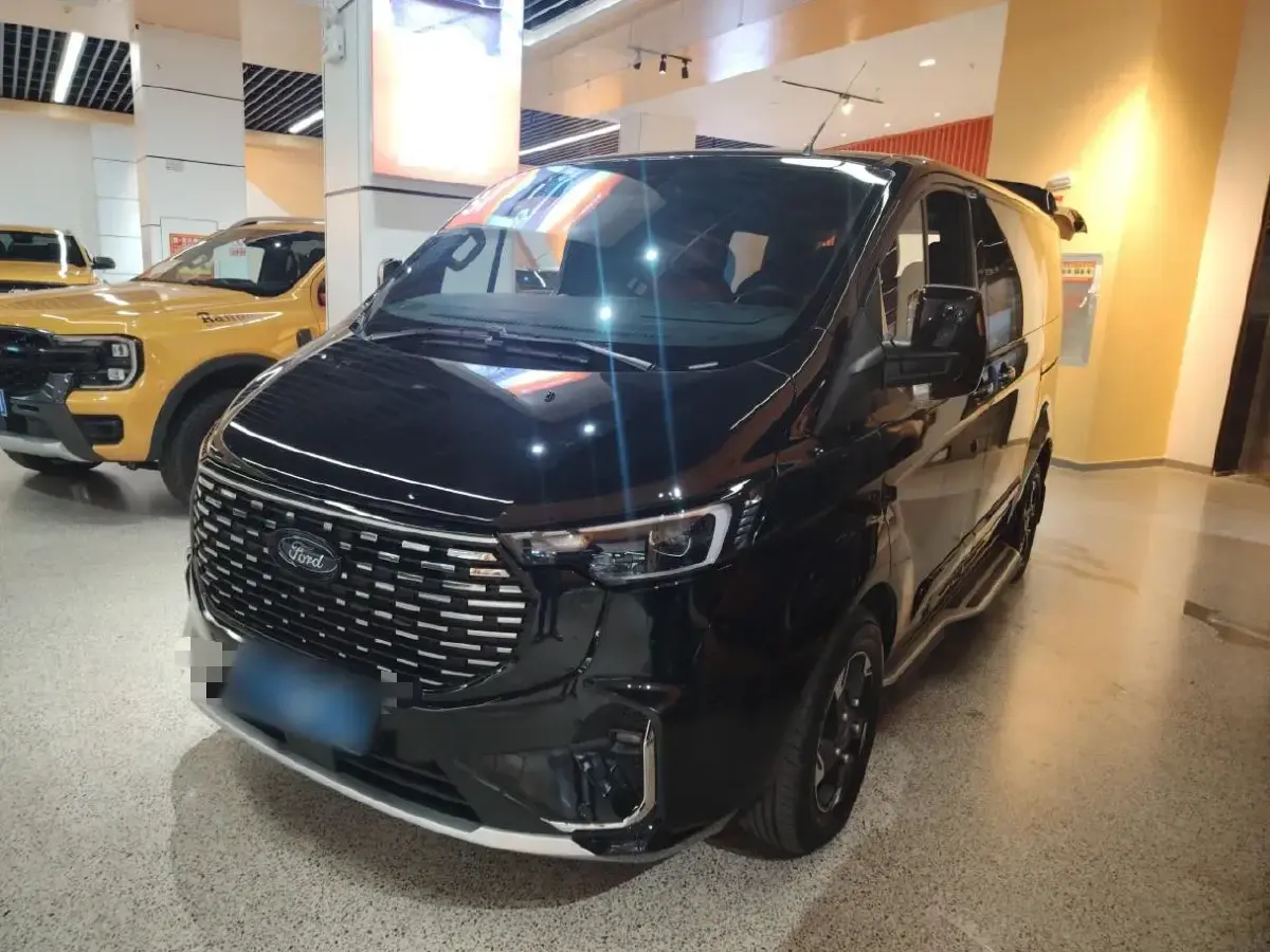 2023 Ford Tourneo 2.0T 220HP L4 9AT