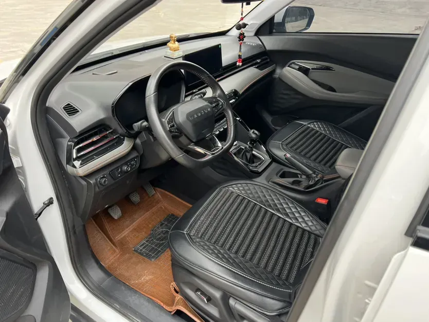 2020 BaoJun RS-3 1.5L 99HP L4 6MT,autocango,china used car exporter,china ev exporter,chinese used car exporter,chinese used ev exporter