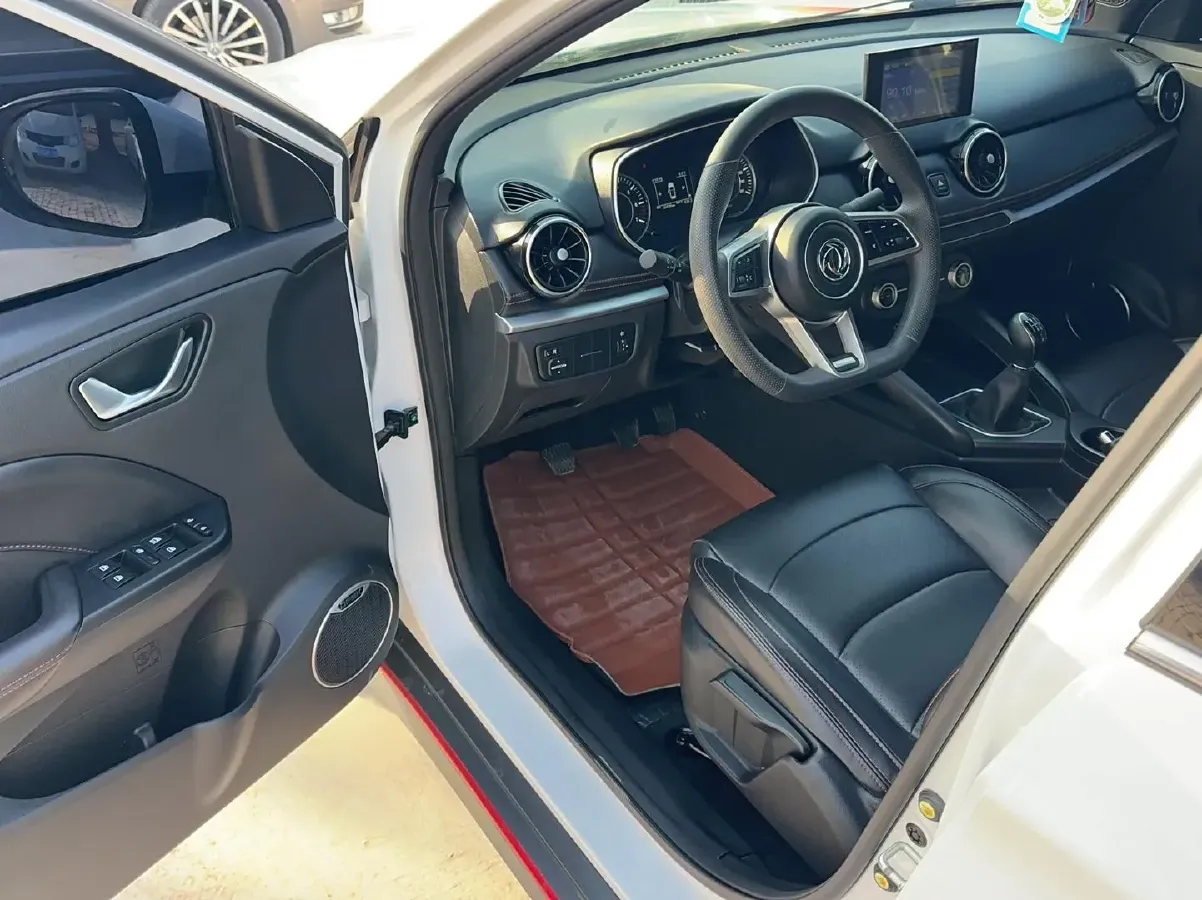 2022 DongFeng Fengon Fengon 500 1.5L 116HP L4 5MT,autocango,china used car exporter,china ev exporter,chinese used car exporter,chinese used ev exporter