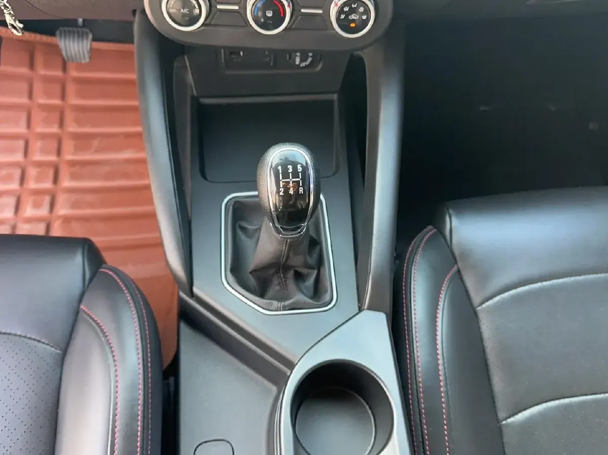 2022 DongFeng Fengon Fengon 500 1.5L 116HP L4 5MT,autocango,china used car exporter,china ev exporter,chinese used car exporter,chinese used ev exporter