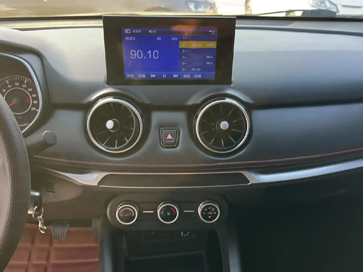 2022 DongFeng Fengon Fengon 500 1.5L 116HP L4 5MT,autocango,china used car exporter,china ev exporter,chinese used car exporter,chinese used ev exporter