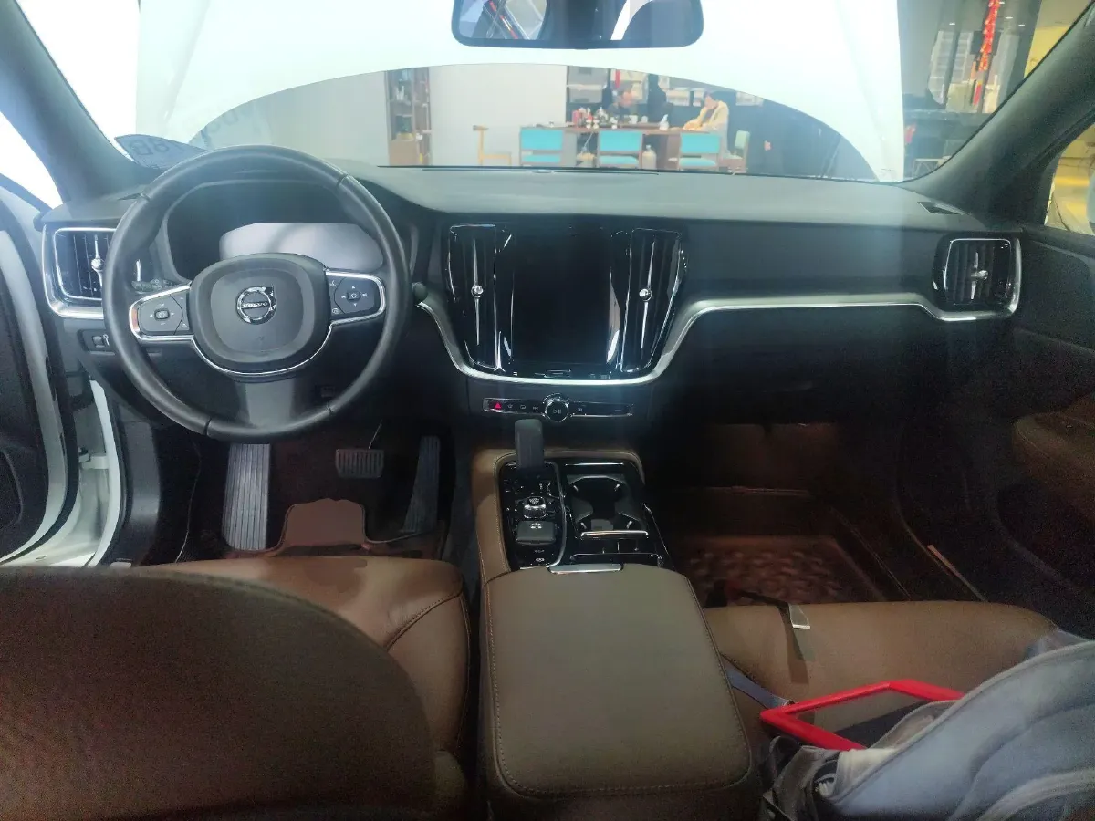 2022 Volvo S60 PHEV 2.0T 303HP L4 8AT PHEV 11.6KWH,autocango,china used car exporter,china ev exporter,chinese used car exporter,chinese used ev exporter