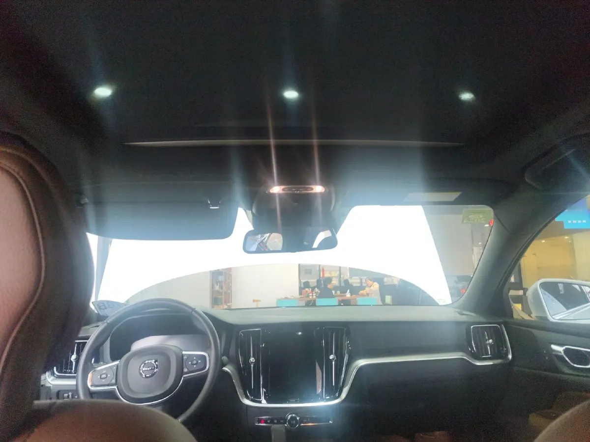 2022 Volvo S60 PHEV 2.0T 303HP L4 8AT PHEV 11.6KWH,autocango,china used car exporter,china ev exporter,chinese used car exporter,chinese used ev exporter