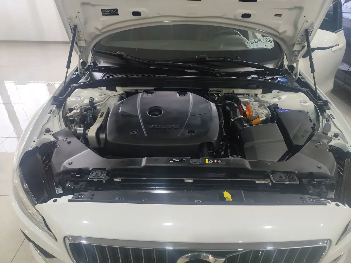 2022 Volvo S60 PHEV 2.0T 303HP L4 8AT PHEV 11.6KWH,autocango,china used car exporter,china ev exporter,chinese used car exporter,chinese used ev exporter