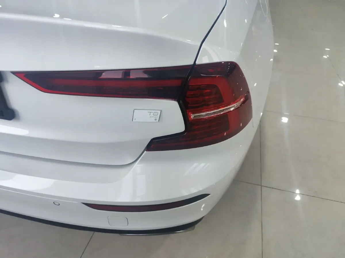 2022 Volvo S60 PHEV 2.0T 303HP L4 8AT PHEV 11.6KWH,autocango,china used car exporter,china ev exporter,chinese used car exporter,chinese used ev exporter