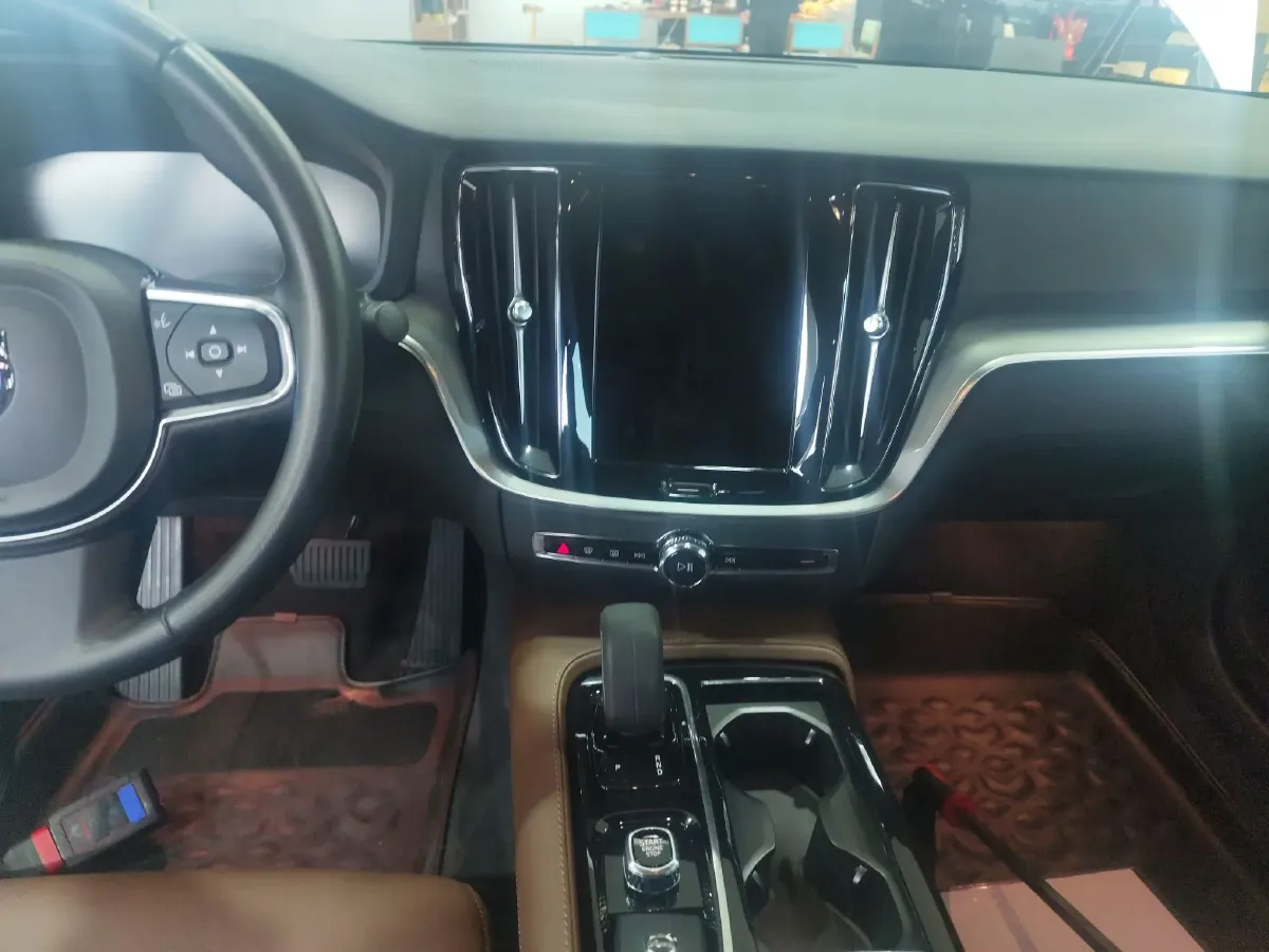 2022 Volvo S60 PHEV 2.0T 303HP L4 8AT PHEV 11.6KWH,autocango,china used car exporter,china ev exporter,chinese used car exporter,chinese used ev exporter